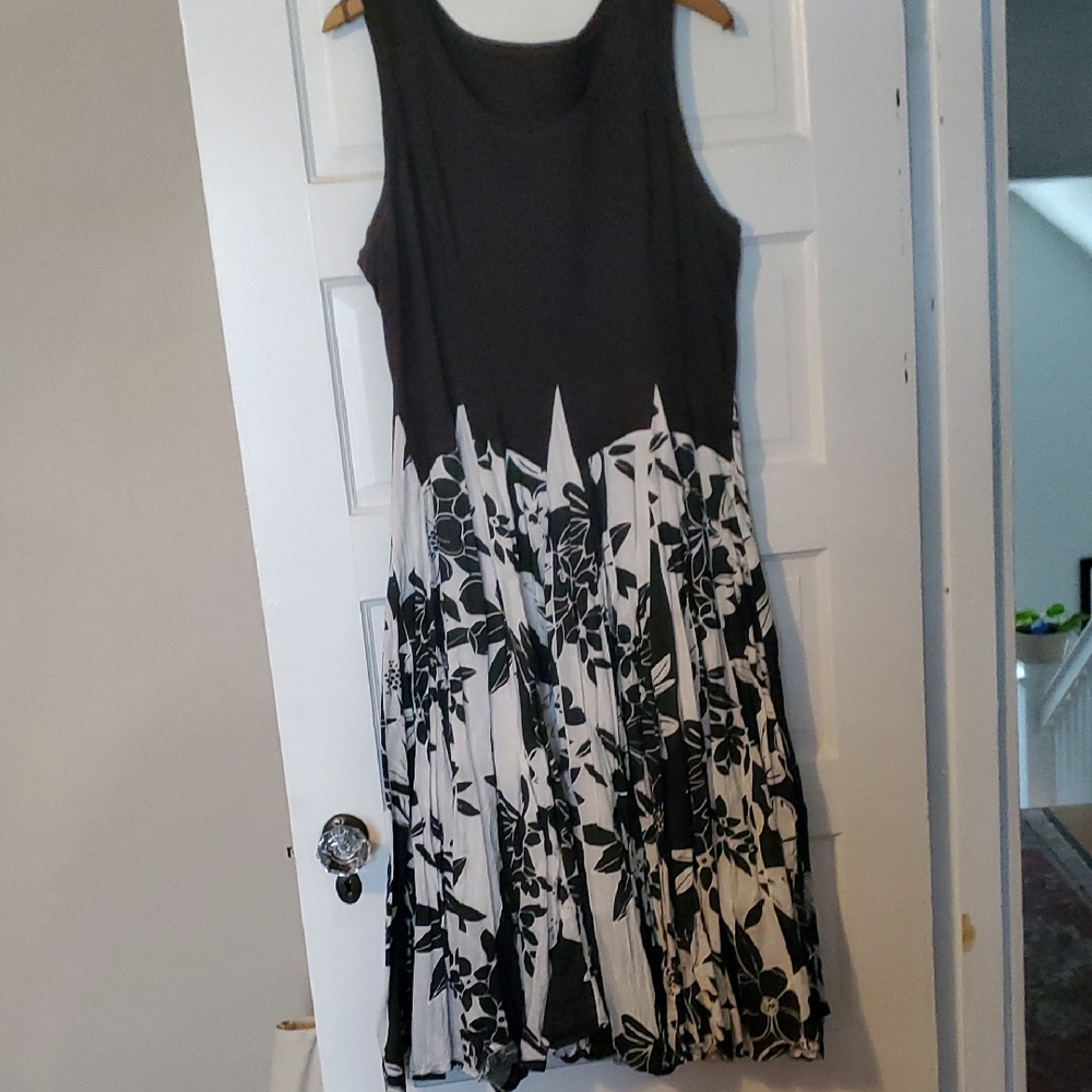 Elegant Black and White Floral Dress